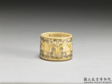 图片[2]-Ivory thumb ring with gold and silver inlay, with red sandalwood box, Qing dynasty, Qianlong reign (1736-1795)-China Archive